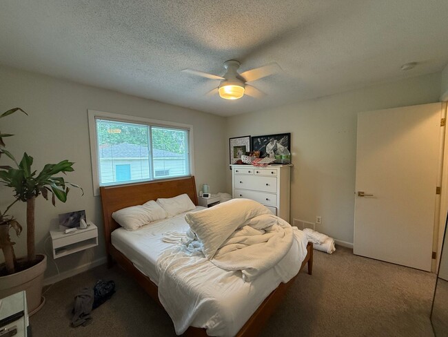 Building Photo - Beautifully Updated 4 Bed 2 Bath St.Paul S...