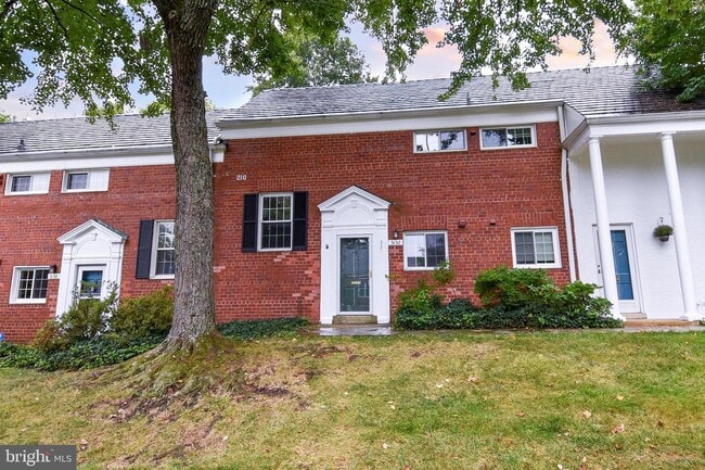 Building Photo - 3132 Martha Custis Dr