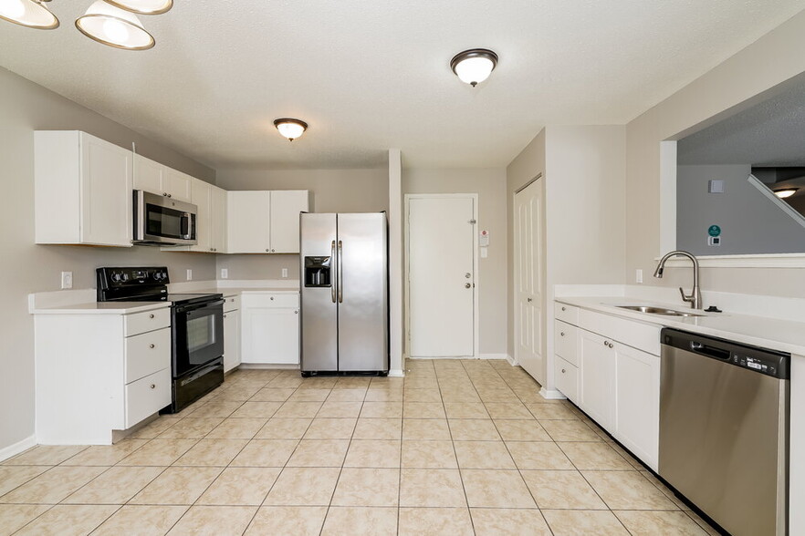 Building Photo - 7905 States Bend Dr