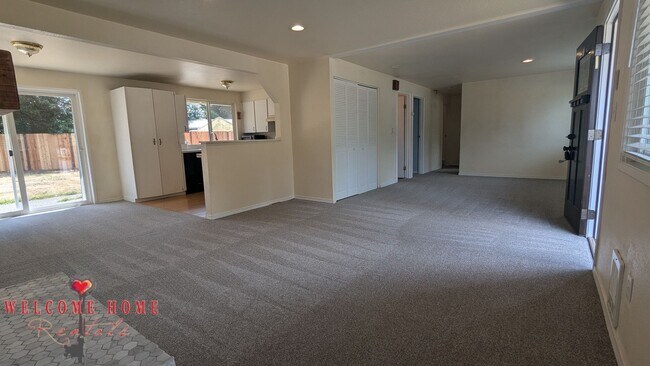 Building Photo - 910 Gregory Way SE
