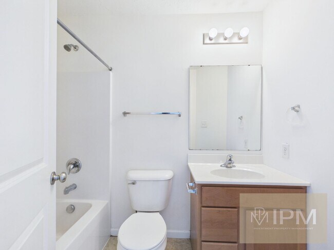 Building Photo - Spacious 3 Bedroom, 2.5 Bath Townhome in Spring Grove School District!