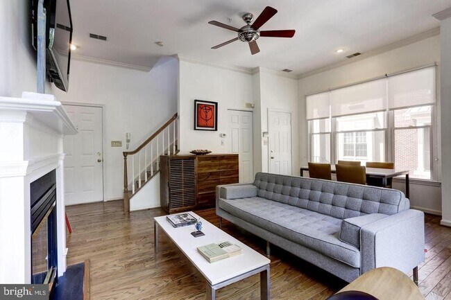 Building Photo - 2409 20th St NW