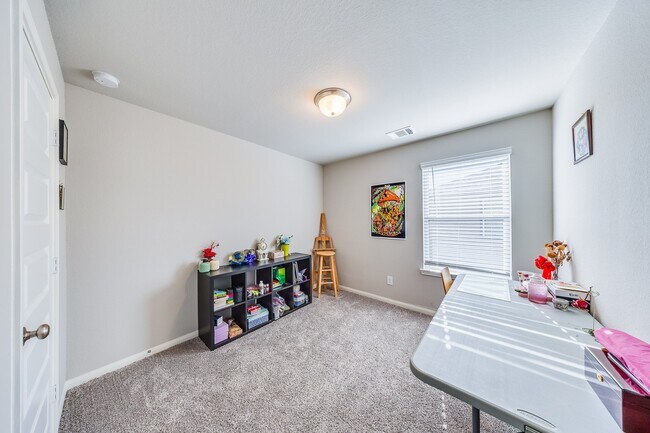 Building Photo - 2107 Cherryvale Dr