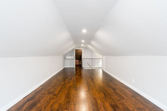 Building Photo - 3 Bedroom House Off Eastern Parkway