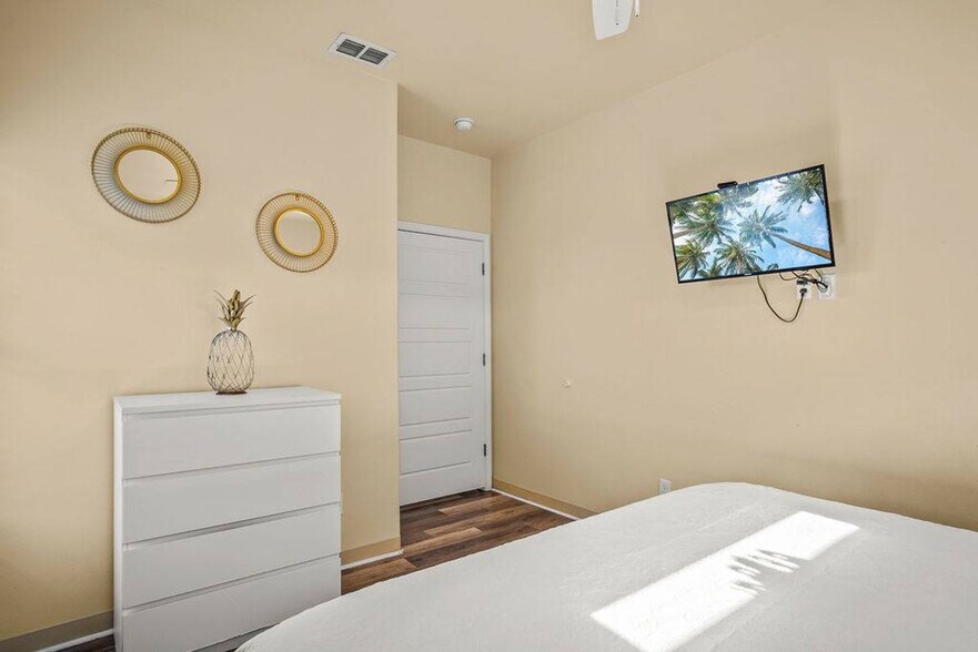Building Photo - 15025 Beach Walk Loop