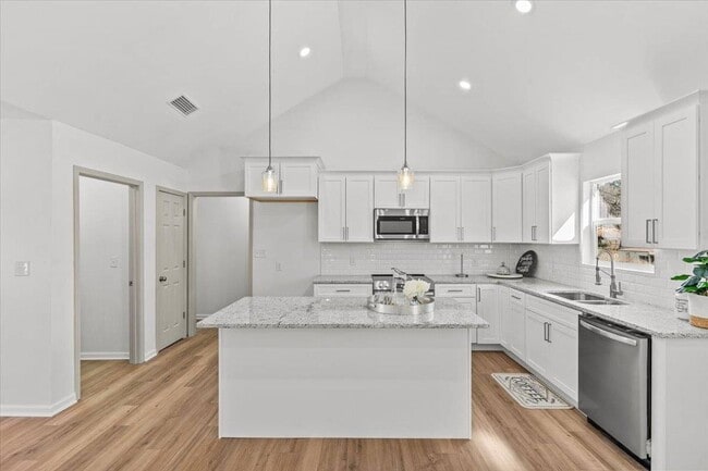 Building Photo - 359 Spruce Ln