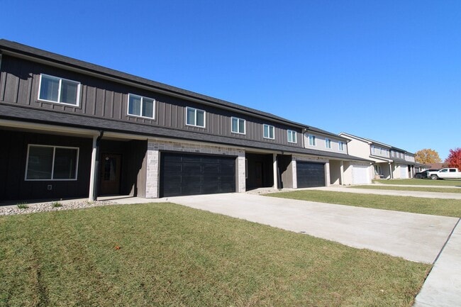 Building Photo - 2 MONTHS RENT FREE! Boone 3 Bedroom Townhome Available December 1st, 2025!