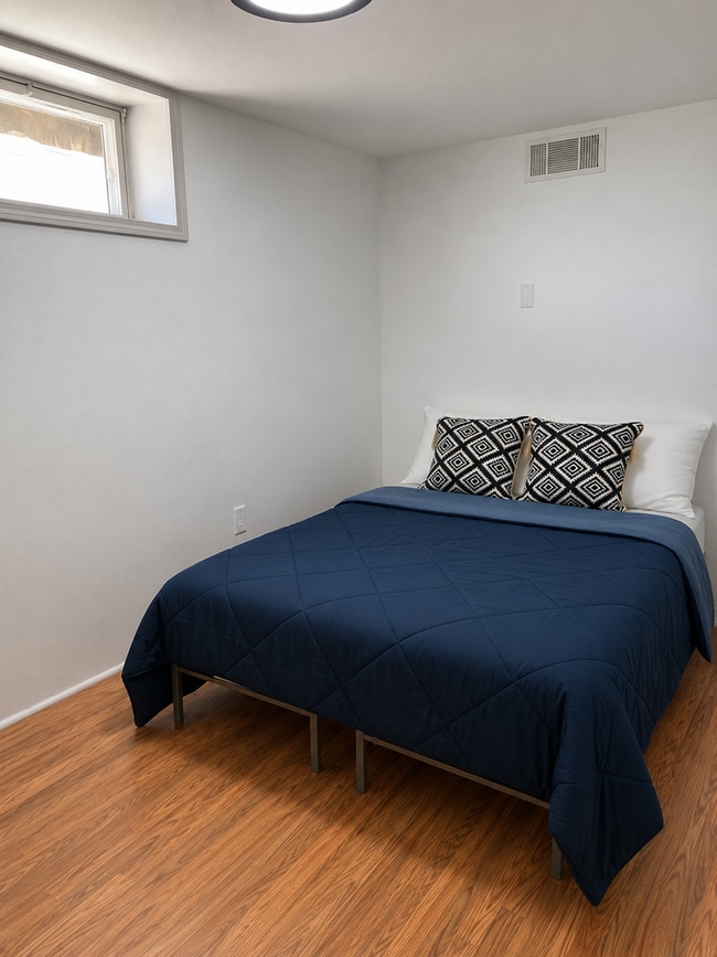 Building Photo - Fully Furnished 4 Bed, 2 Bath Home | West End Gem | All Utilities + WiFi Included