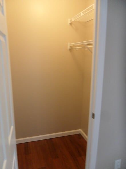 Building Photo - 5526 Humbert Rd