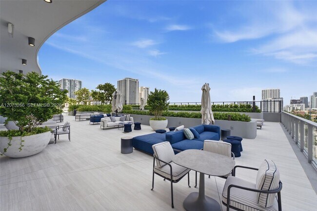 Building Photo - 1400 Biscayne Blvd