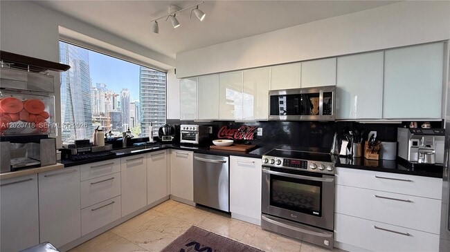 Building Photo - 1541 Brickell Ave