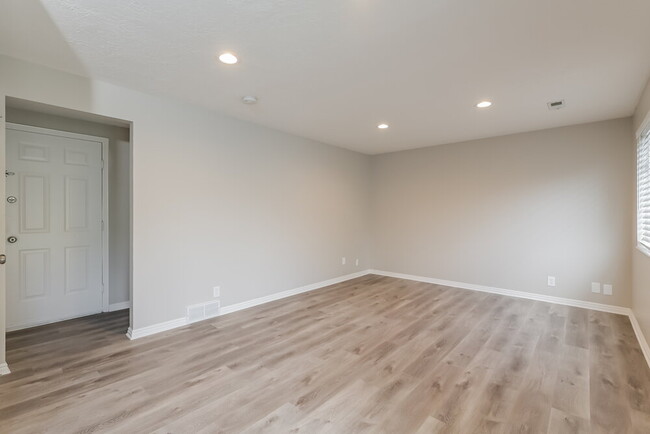 Building Photo - 5564 Lopalena Cir