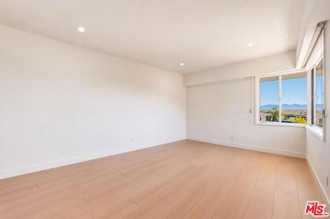 Building Photo - 1682 Larco Way