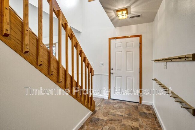 Building Photo - 17960 Bakers Farm Rd