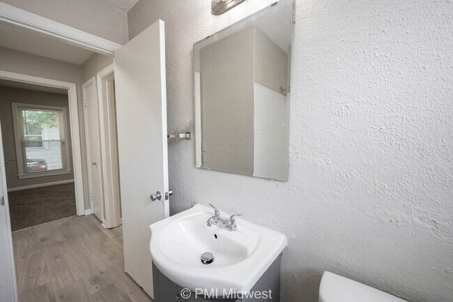 Building Photo - "Charming 3-Bedroom Home in Indianapolis –...