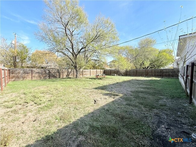 Building Photo - 1128 Magnolia St