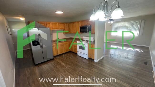 Building Photo - Beautiful 3 bedroom home with attached garage