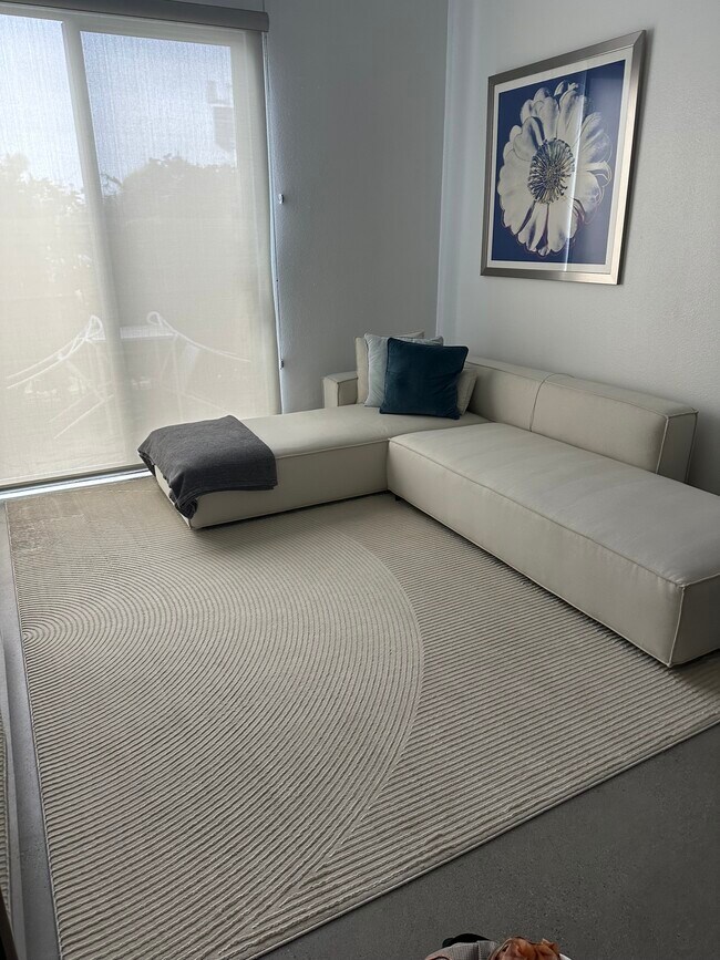 Building Photo - 955 W Hawthorn St