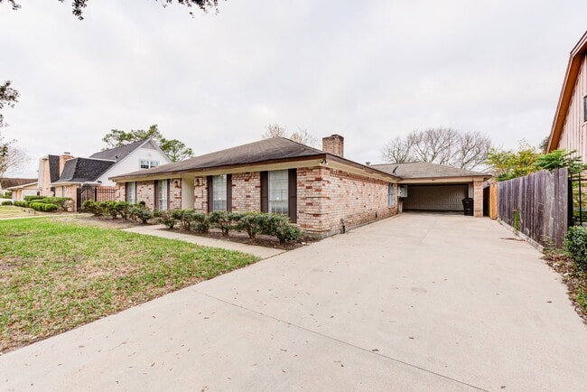 Building Photo - 15118 Chaseridge Dr