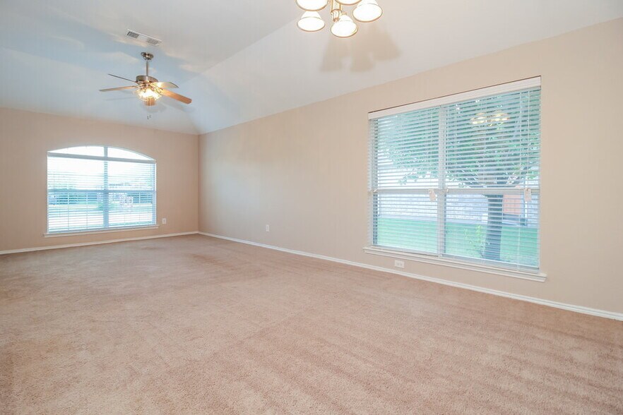 Building Photo - 310 Ohara