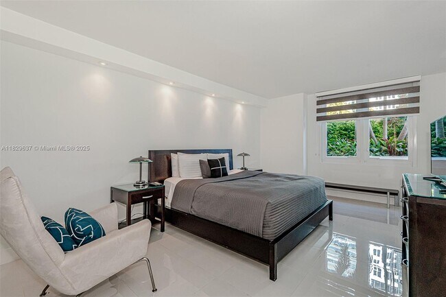 Building Photo - 2301 Collins Ave