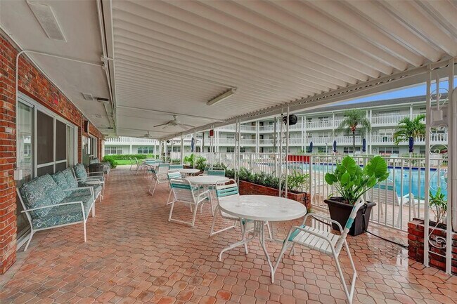 Building Photo - 5208 NE 24th Terrace