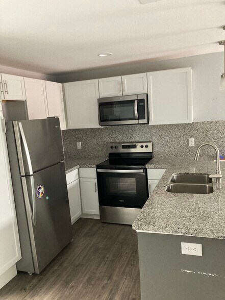 Building Photo - 2813 N 29th Ln