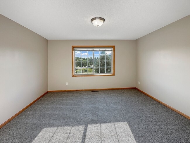 Building Photo - 16421 Elm Creek Ln