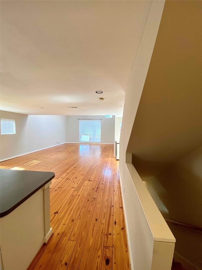 Building Photo - 823 Robin St