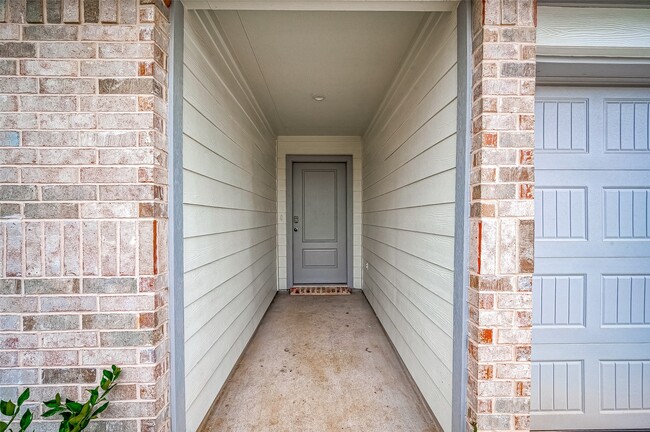 Building Photo - 5034 Balcolm Dr