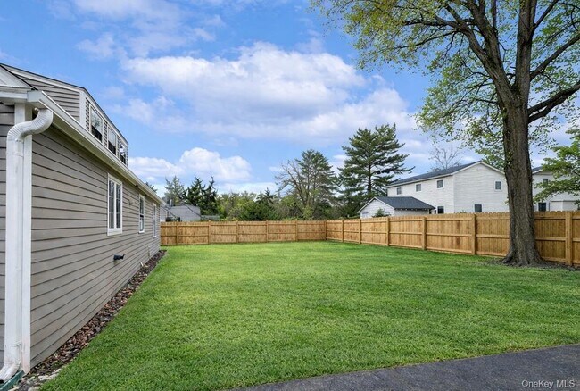 Building Photo - 474 N Bedford Rd