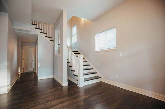 Building Photo - Stunning single family home near MSU campu...