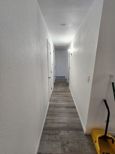 Building Photo - 830 N Ferger Ave