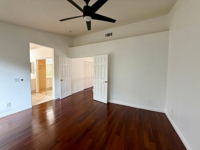 Building Photo - Beautiful 3 bed 2.5 bath home in Oak Park!