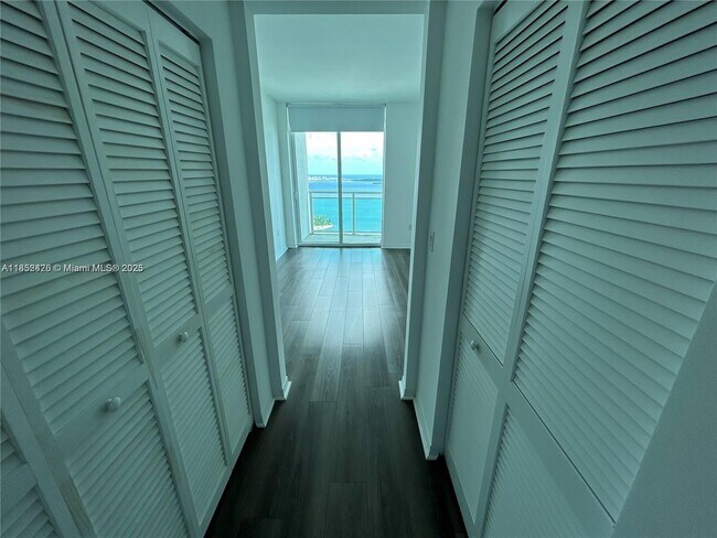 Building Photo - 951 Brickell Ave