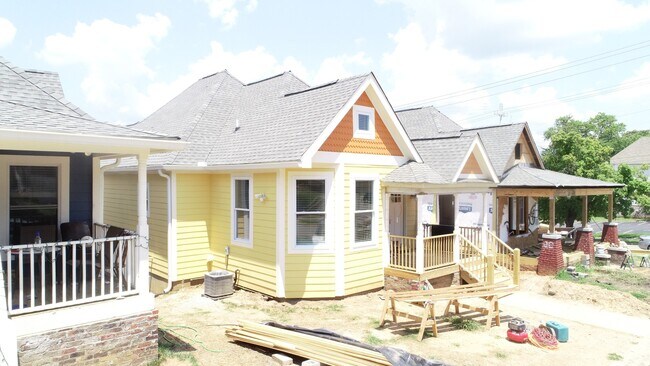 Building Photo - 1603 Forest Ave