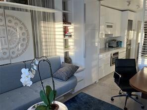 Building Photo - 561 Bayshore Dr