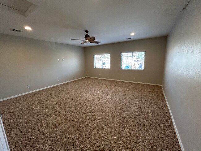 Building Photo - 5411 W Rowel Rd