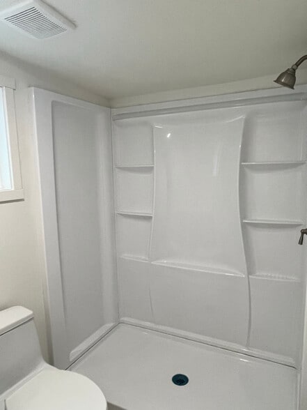 Building Photo - 7050 Sycamore Rd