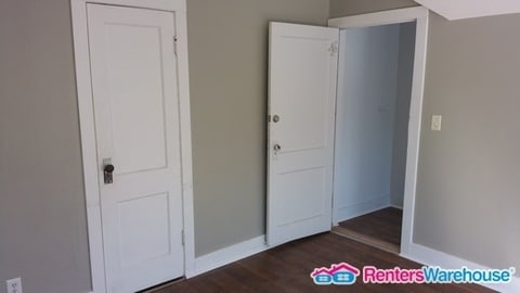 Building Photo - 224 S Park St