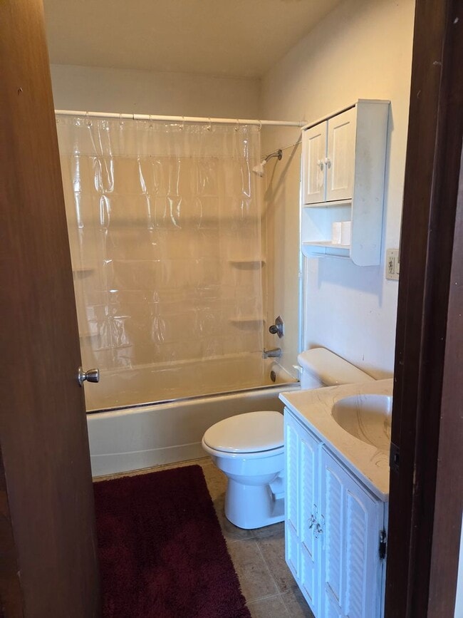 Building Photo - 2 bed 1 bath