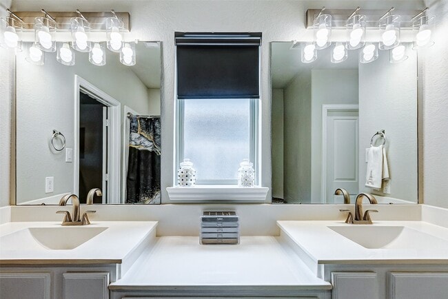 Building Photo - 7314 Saddle Tree Dr