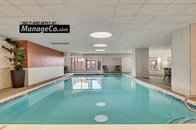 Building Photo - Chic 1BR/1.5BA Condo w/ Unbeatable Downtow...