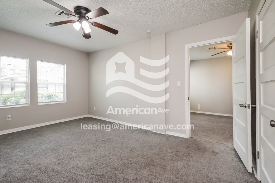 Building Photo - 210 E Will Rogers Blvd