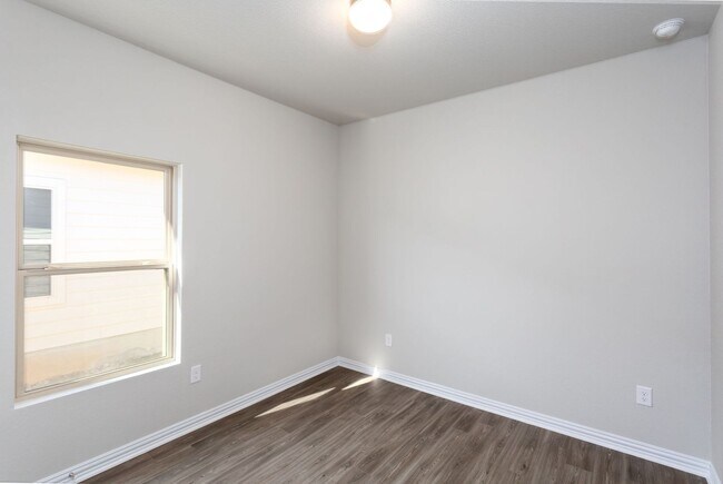 Building Photo - Luxury Duplex Near Randolph and Ft. Sam