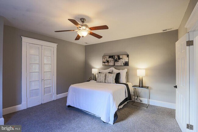 Building Photo - 3803 Cedardale Rd