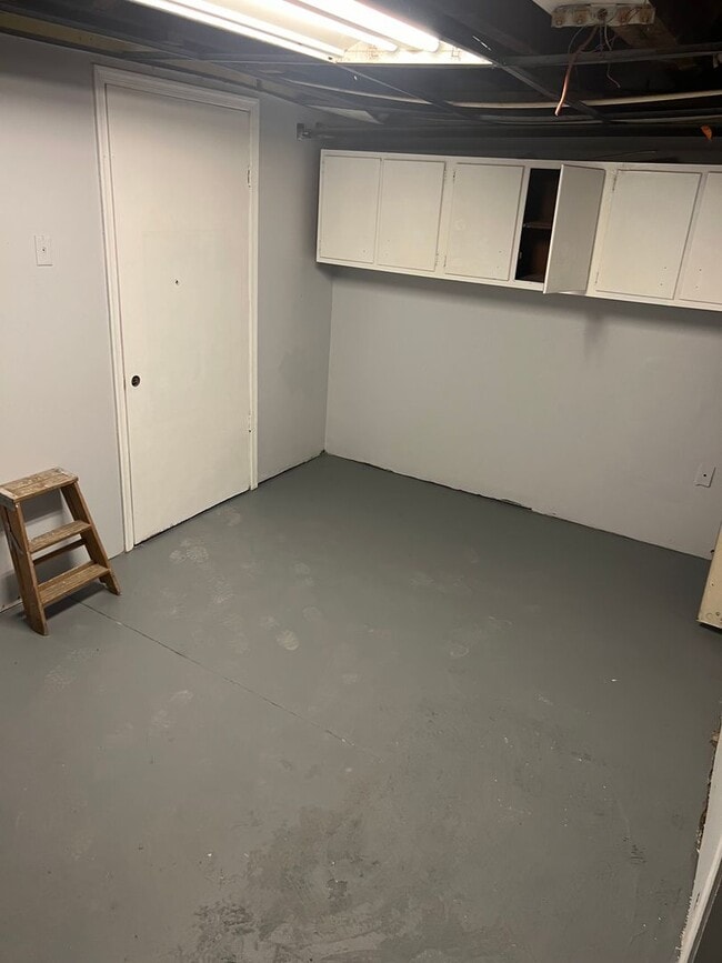 Building Photo - 3-Bedroom House for Rent!