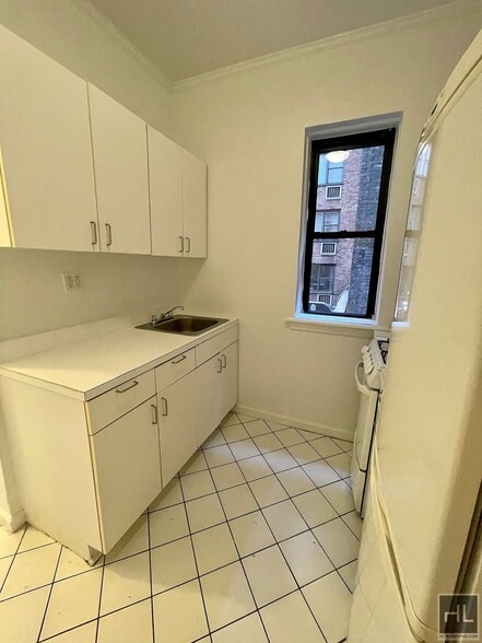 Building Photo - EAST 38 STREET