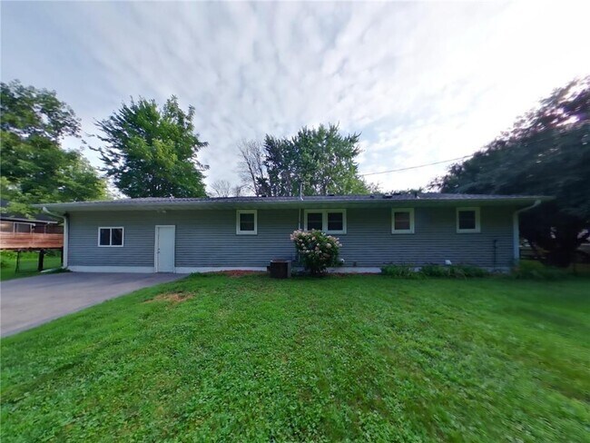 Building Photo - 408 Riverview Dr