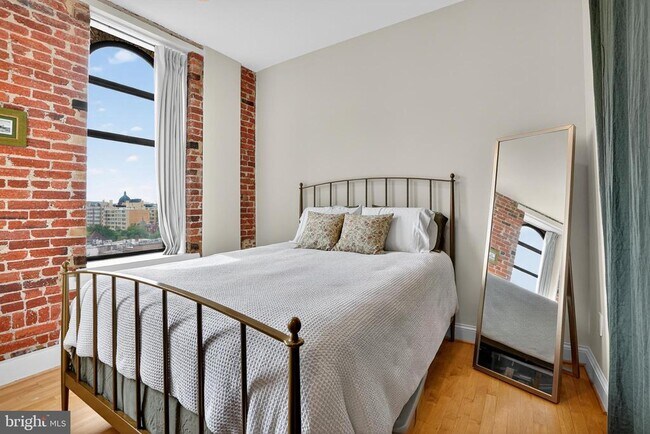 Building Photo - 1615 Q St NW